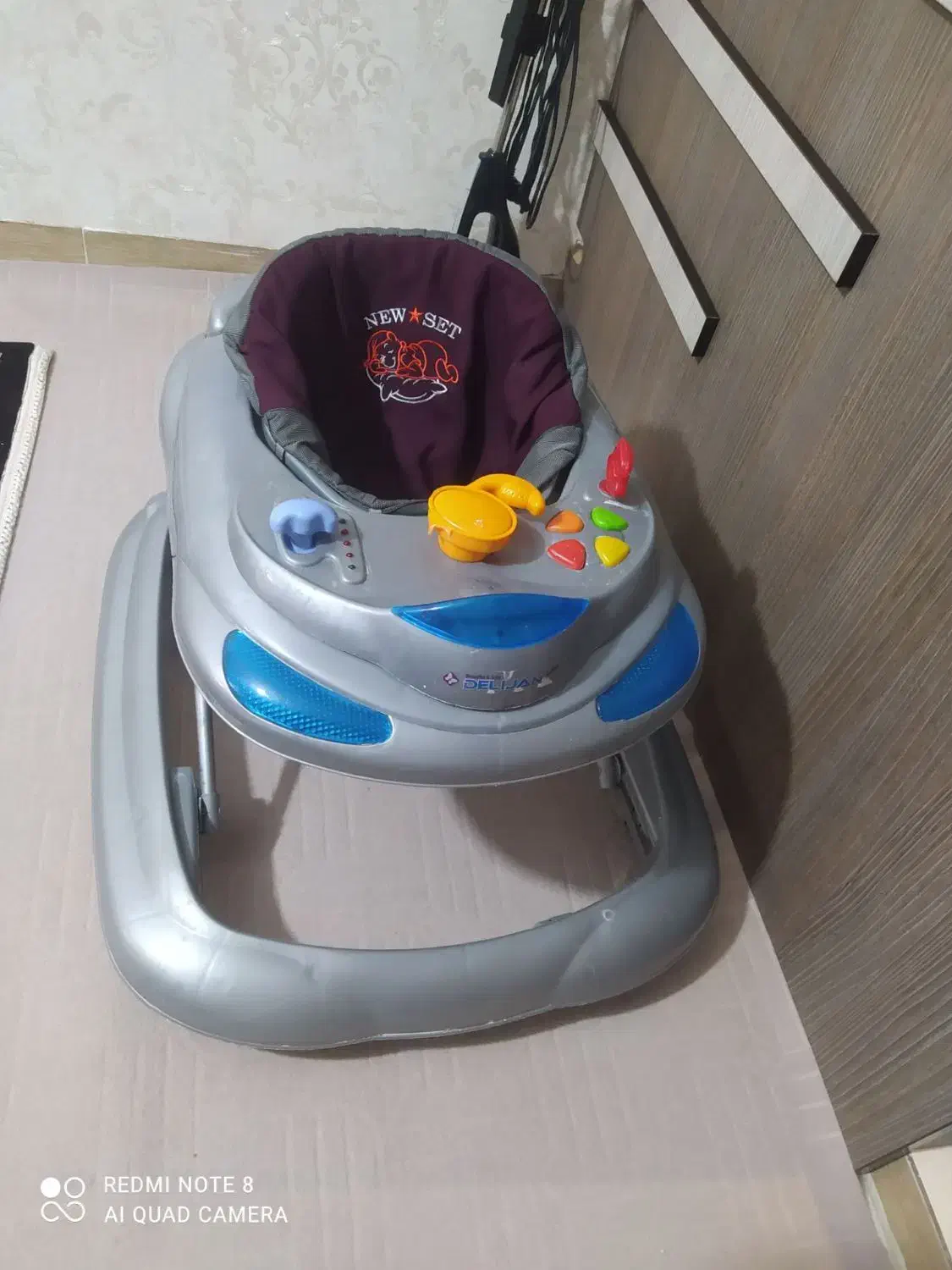 مقداری وسایل کودک|اسباب و اثاث بچه|همدان, |دیوار