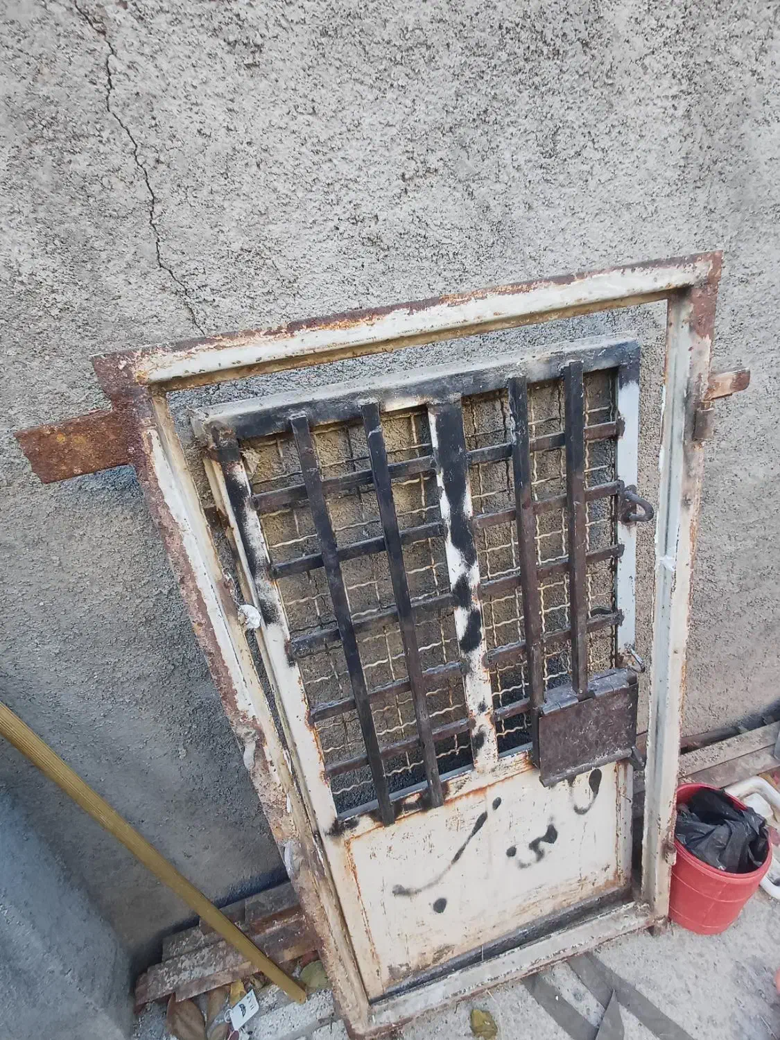 در آهنی محکم وضد سرقت واسه کبوتر|لوازم جانبی حیوانات|قوچان, |دیوار