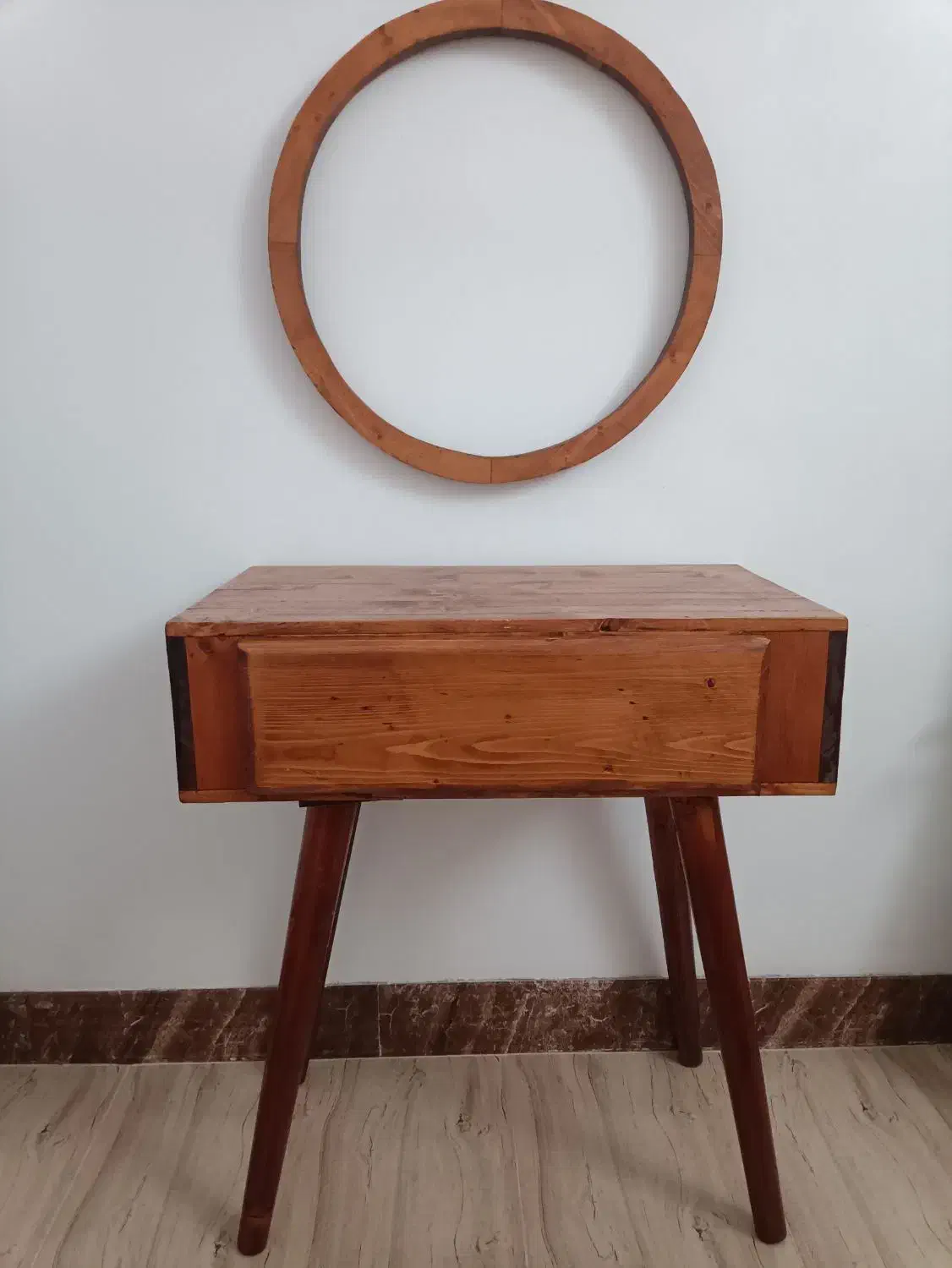 میز آرایشی با قاب اینه|مبلمان خانگی و میز عسلی|شیراز, چشمه سید صفری|دیوار