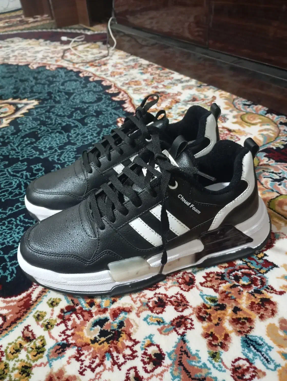 کفش|کیف، کفش، کمربند|نیشابور, گنبد سبز|دیوار