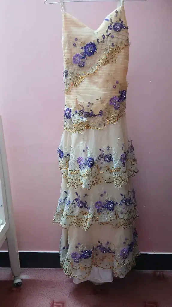 لباس مجلسی|لباس|بستک, |دیوار