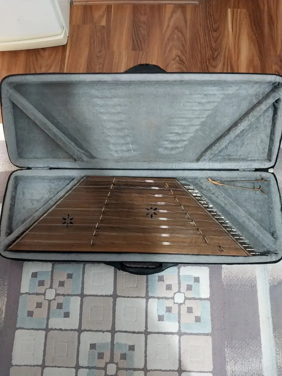 سنتور|سازهای سنتی|رشت, کوی بیانی|دیوار