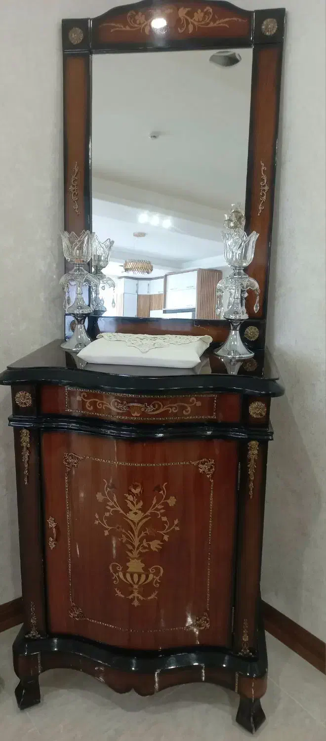 میزکنسول وآیینه کلاسیک درحدنو|بوفه، ویترین، کنسول|قزوین, |دیوار