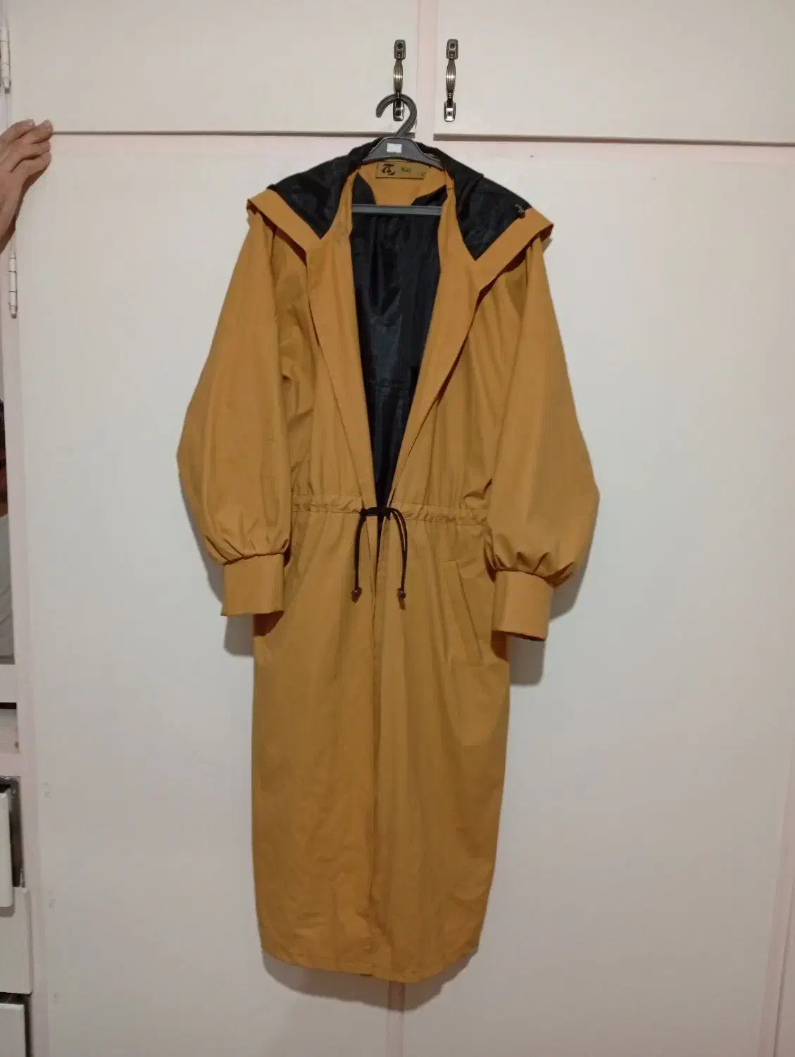 پالتو بارونی|لباس|پاکدشت, پاکدشت (مامازند)|دیوار