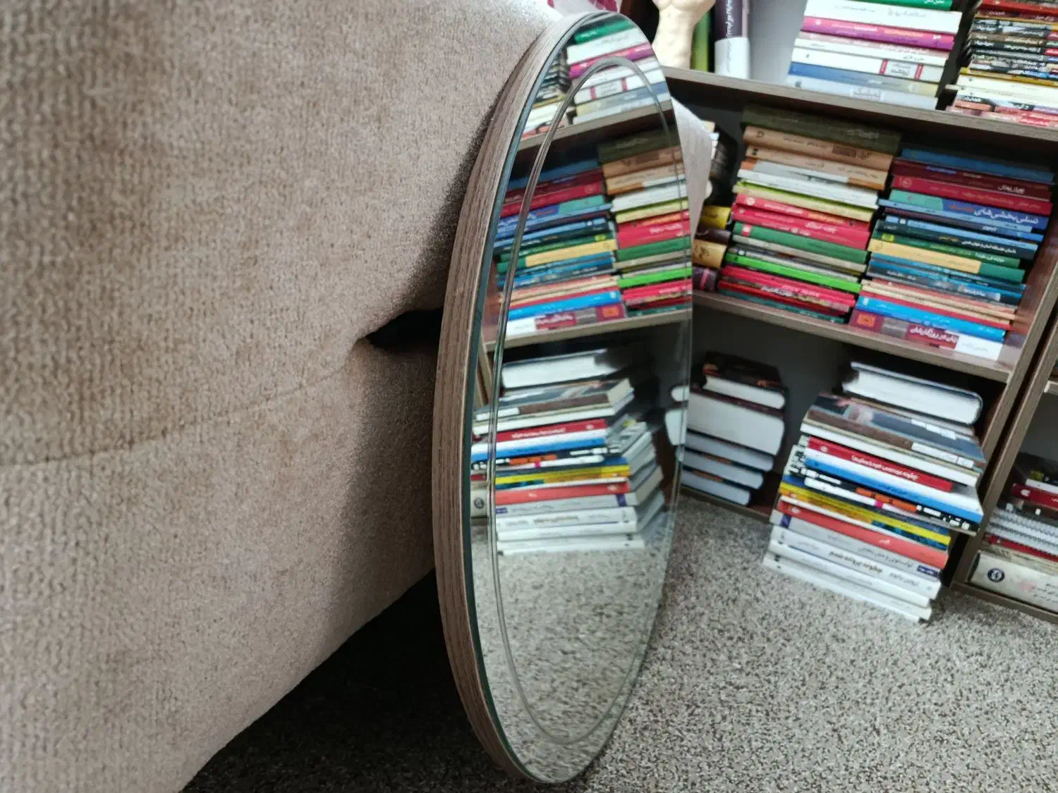 آینه گِرد|آینه|کرج, اصفهانی‌ها|دیوار