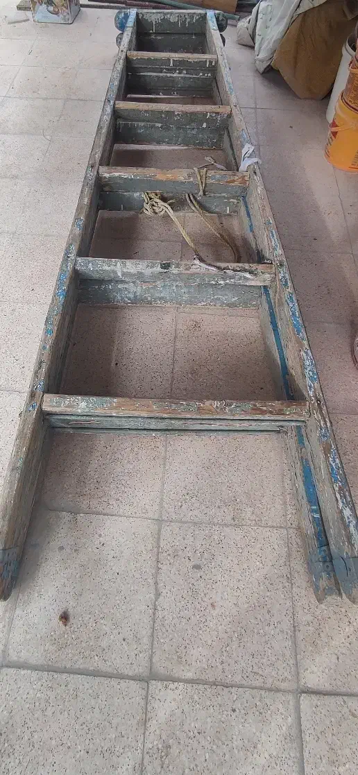 نردبان چوبی نقاشی و تخته روسی|مصالح و تجهیزات ساختمان|اصفهان, کوی گلزار|دیوار