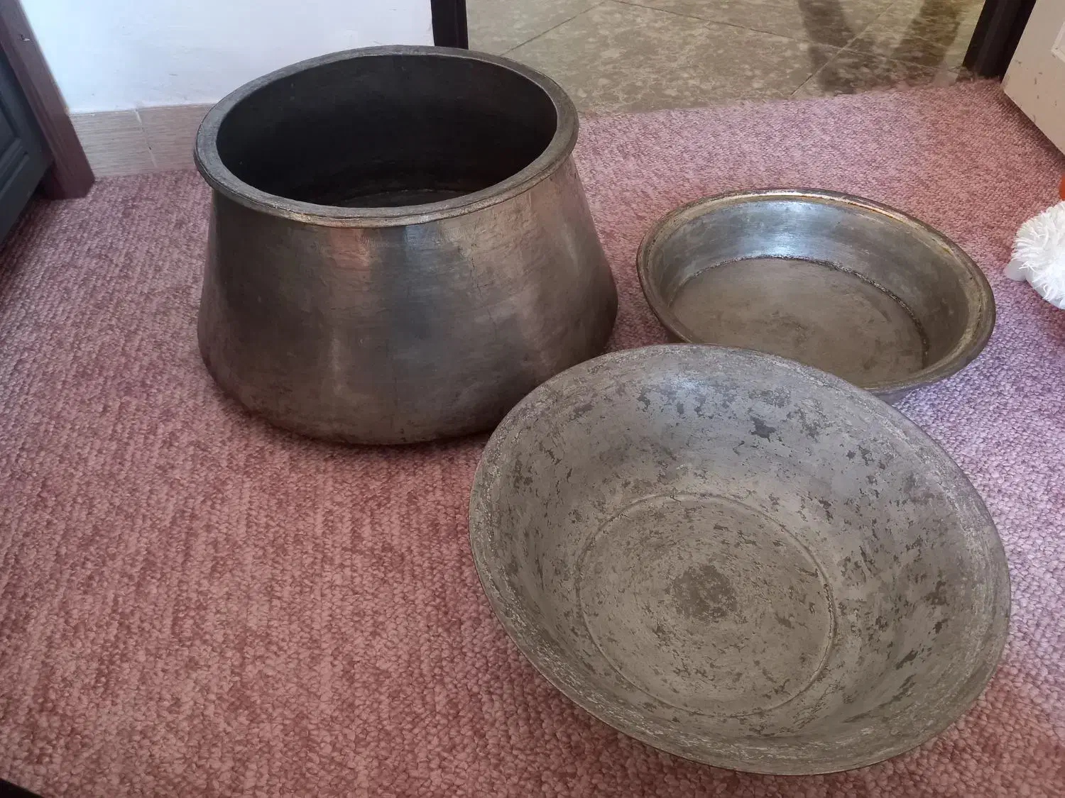 سه تکه ظرف مسی|کلکسیون اشیاء عتیقه|بابل, |دیوار