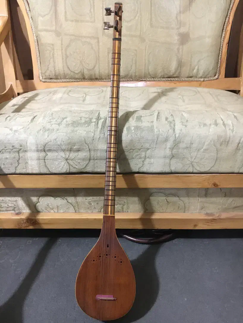 سه تار هادی|سازهای سنتی|دزفول, |دیوار