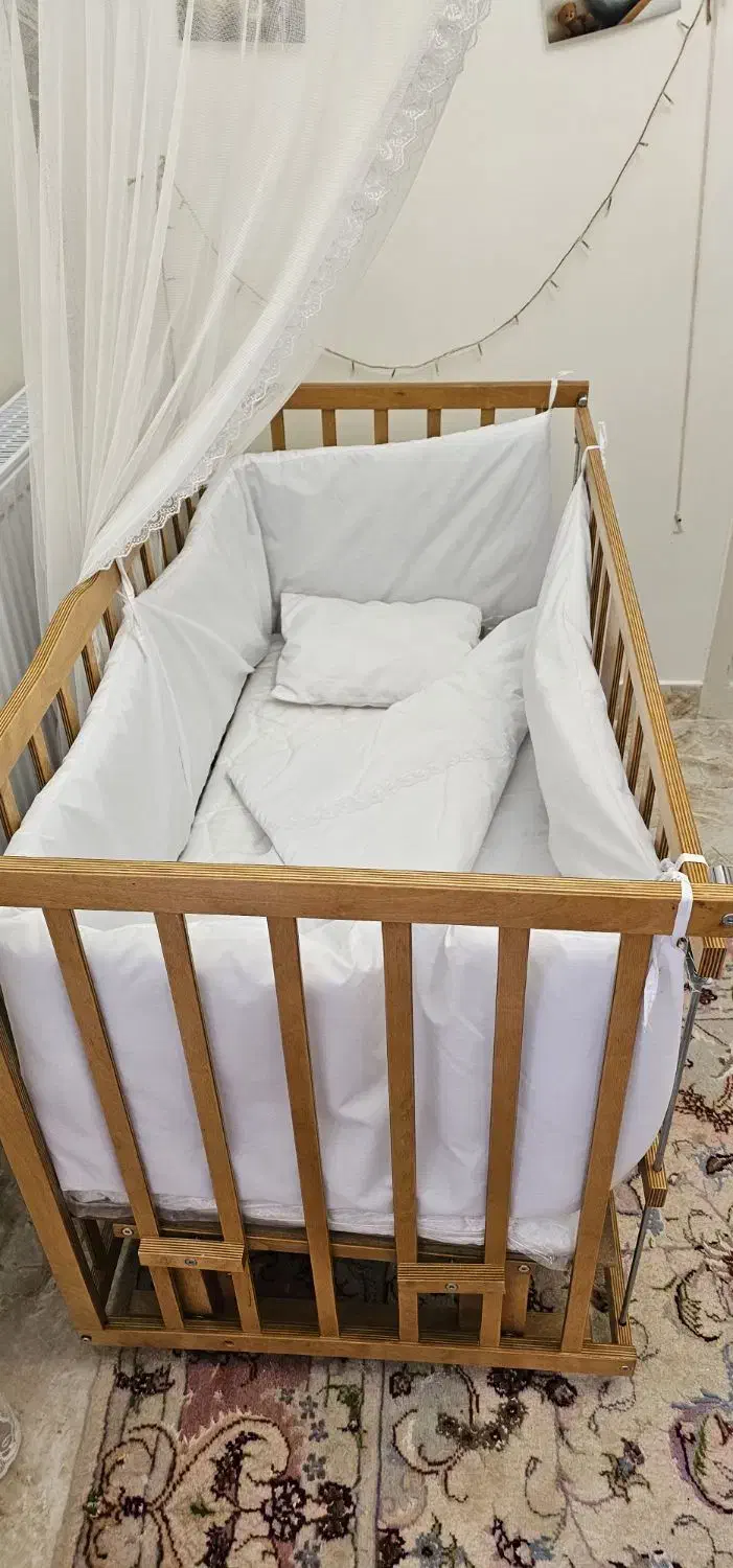 تخت کنار مادر گهواره ای|تخت و صندلی بچه|تبریز, |دیوار