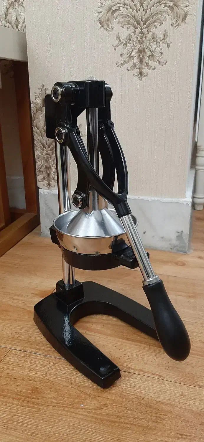 آبمیوه گیری دستی (اهرمی) صنعتی|آبمیوه‌گیر و آب‌مرکبات‌گیر|مهاباد (آذربایجان غربی), |دیوار