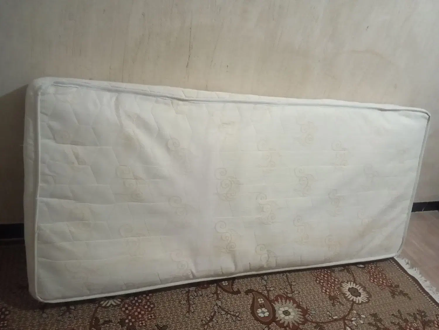 یک عدد تشک طبی درجه یک پارچه ای سفید درحد نو|تشک تختخواب|جوانرود, |دیوار