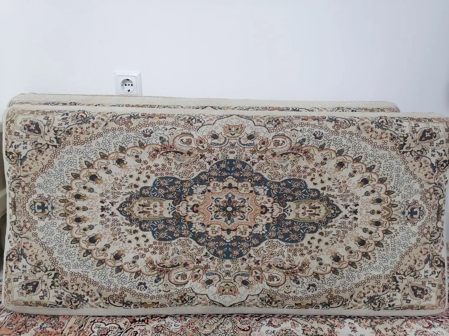 یک جفت پشتی بخر مفت مفت|پشتی|نیشابور, شهرک بهداری|دیوار