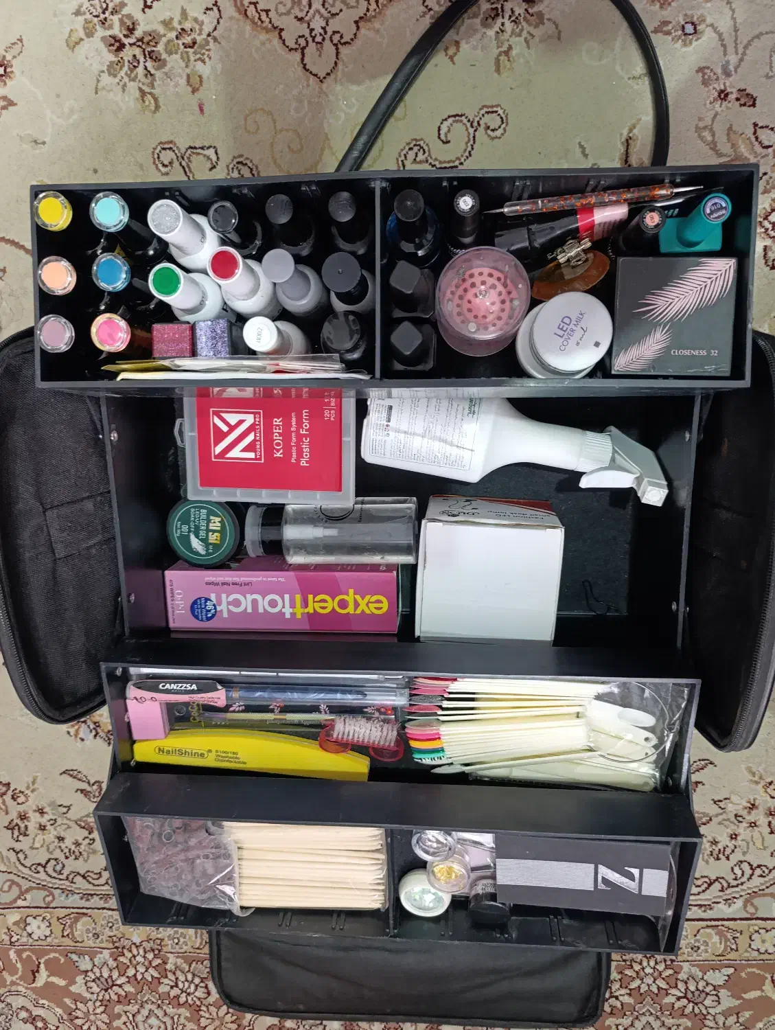 لوازم کاشت ناخن|آرایشگاه و سالن‌های زیبایی|یزد, |دیوار