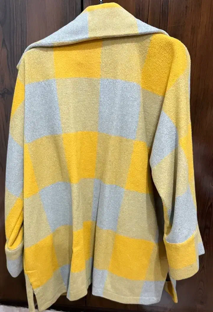 پالتو و بارانی|لباس|قروه, |دیوار