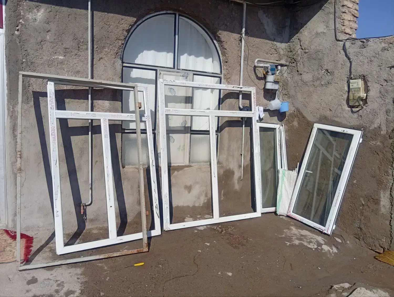 پنجره|مصالح و تجهیزات ساختمان|سراب, |دیوار