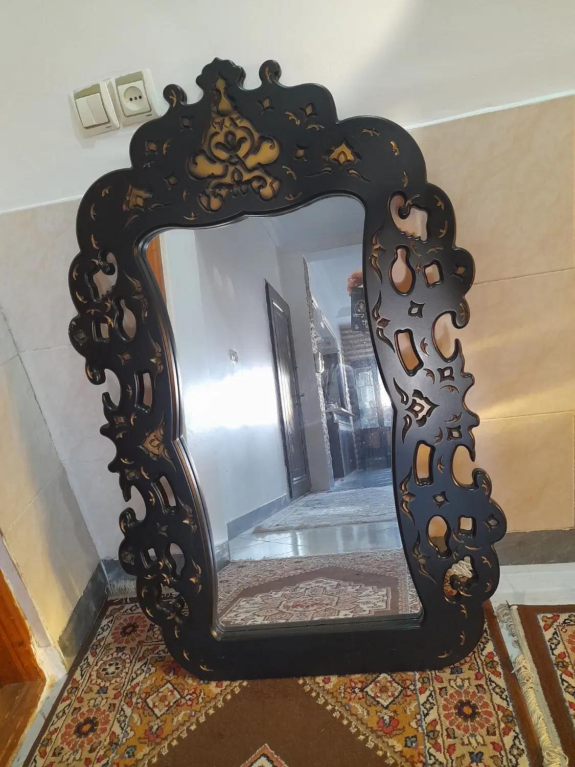 آینه|آینه|قائم‌شهر, |دیوار