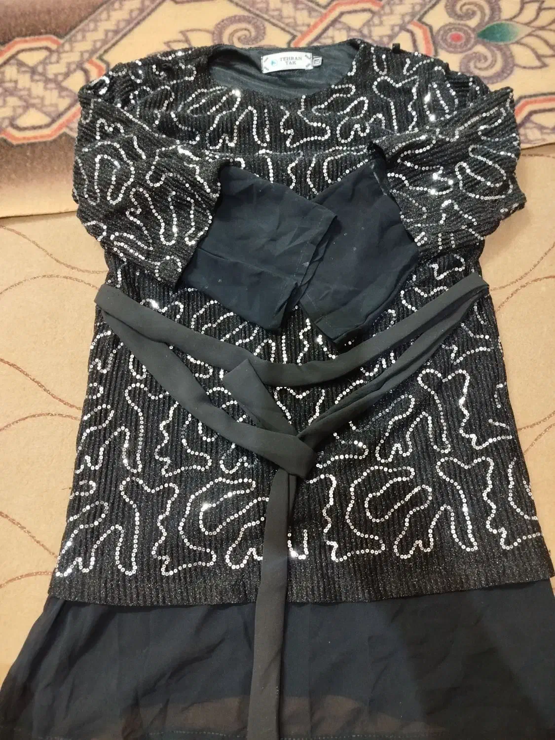 چند عدد شومیز|لباس|اصفهان, کنگاز|دیوار