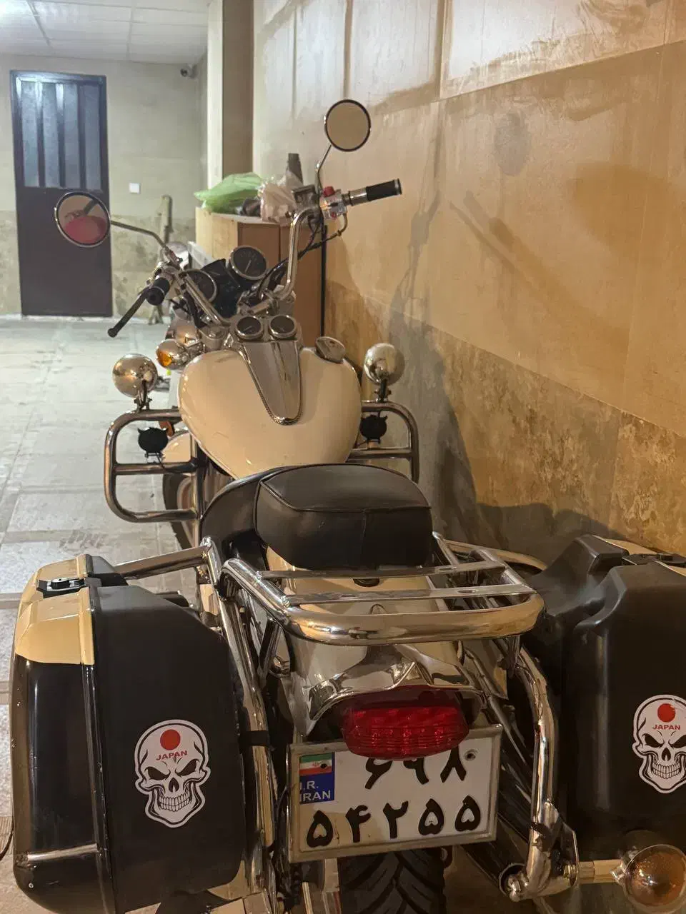هارلی دیویدسون|موتورسیکلت|شیراز, ریشمک|دیوار