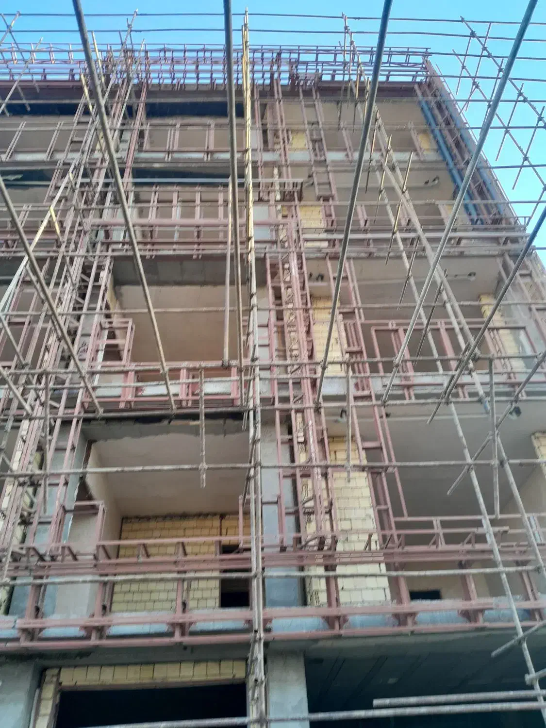 کمک جوشکار|استخدام معماری، عمران و ساختمانی|شهرکرد, |دیوار