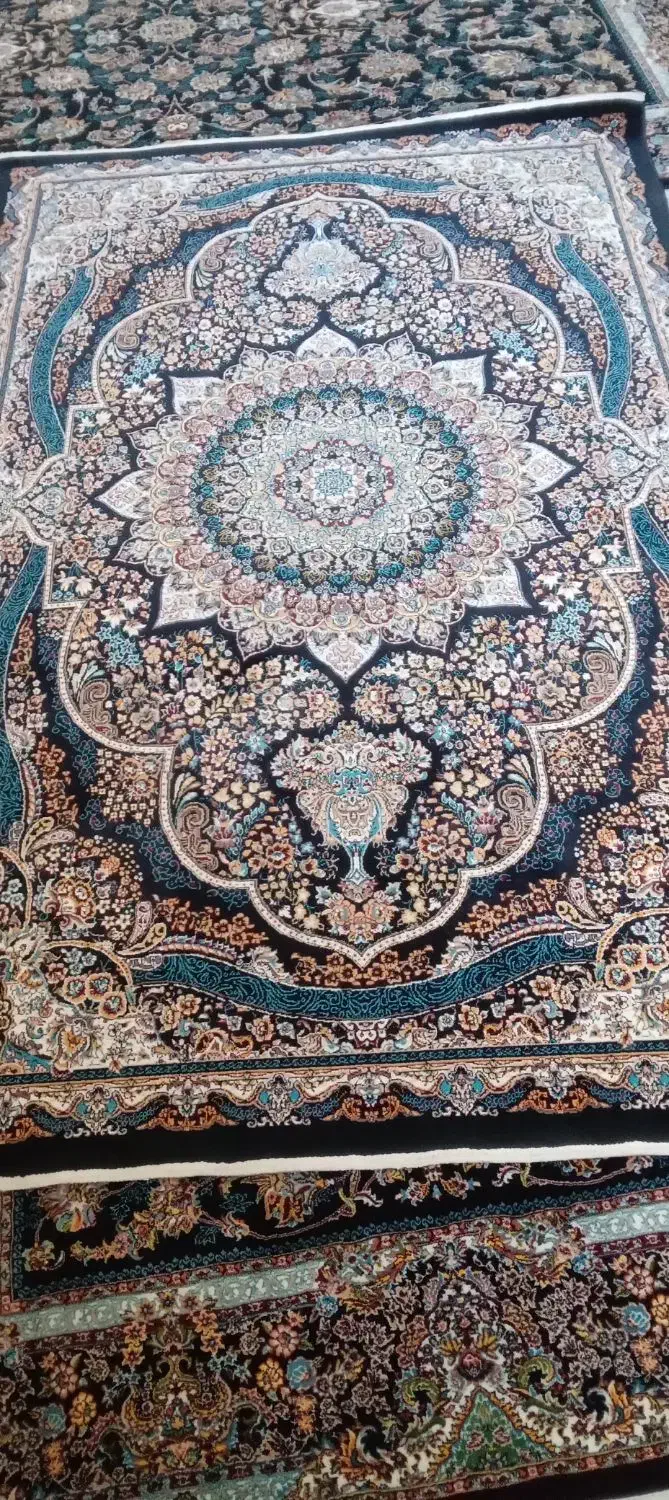 ۳تخته فرش ۴متری ویه کناره ۳متری ۷۰۰شانه ۲۵۵۰|فرش|باغستان, |دیوار