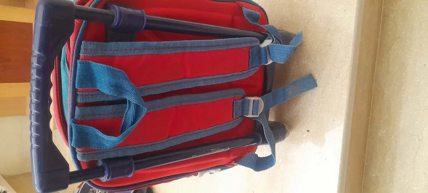 کیف مدرسه ای|کیف، کفش، کمربند|صدرا-فارس, فاز ۱|دیوار