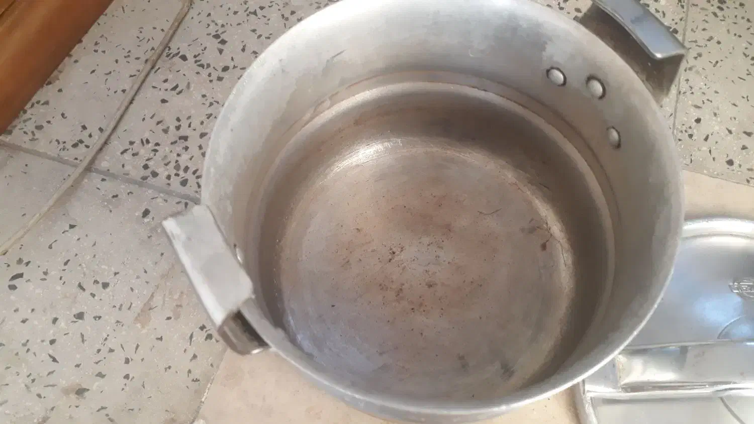 آرام‌پزحاتم|ظروف پخت‌وپز|اسلام‌‌آباد غرب, |دیوار