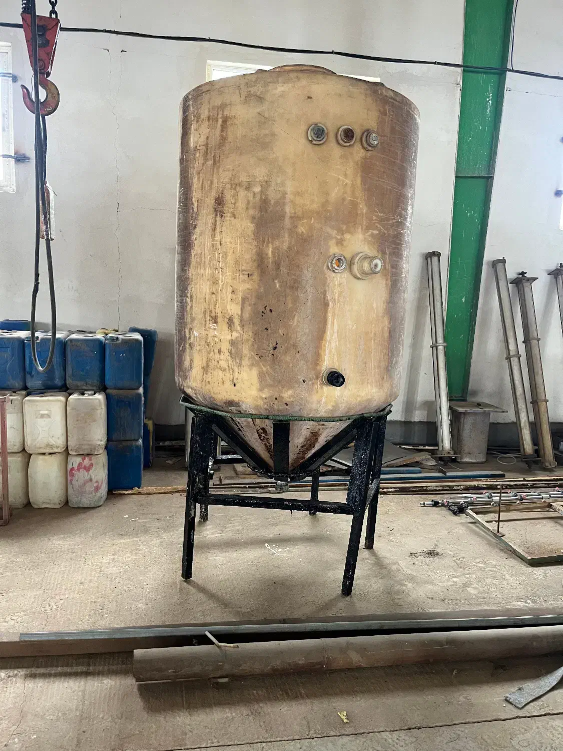 فروش مخزن قیفی|مصالح و تجهیزات ساختمان|نمین, |دیوار