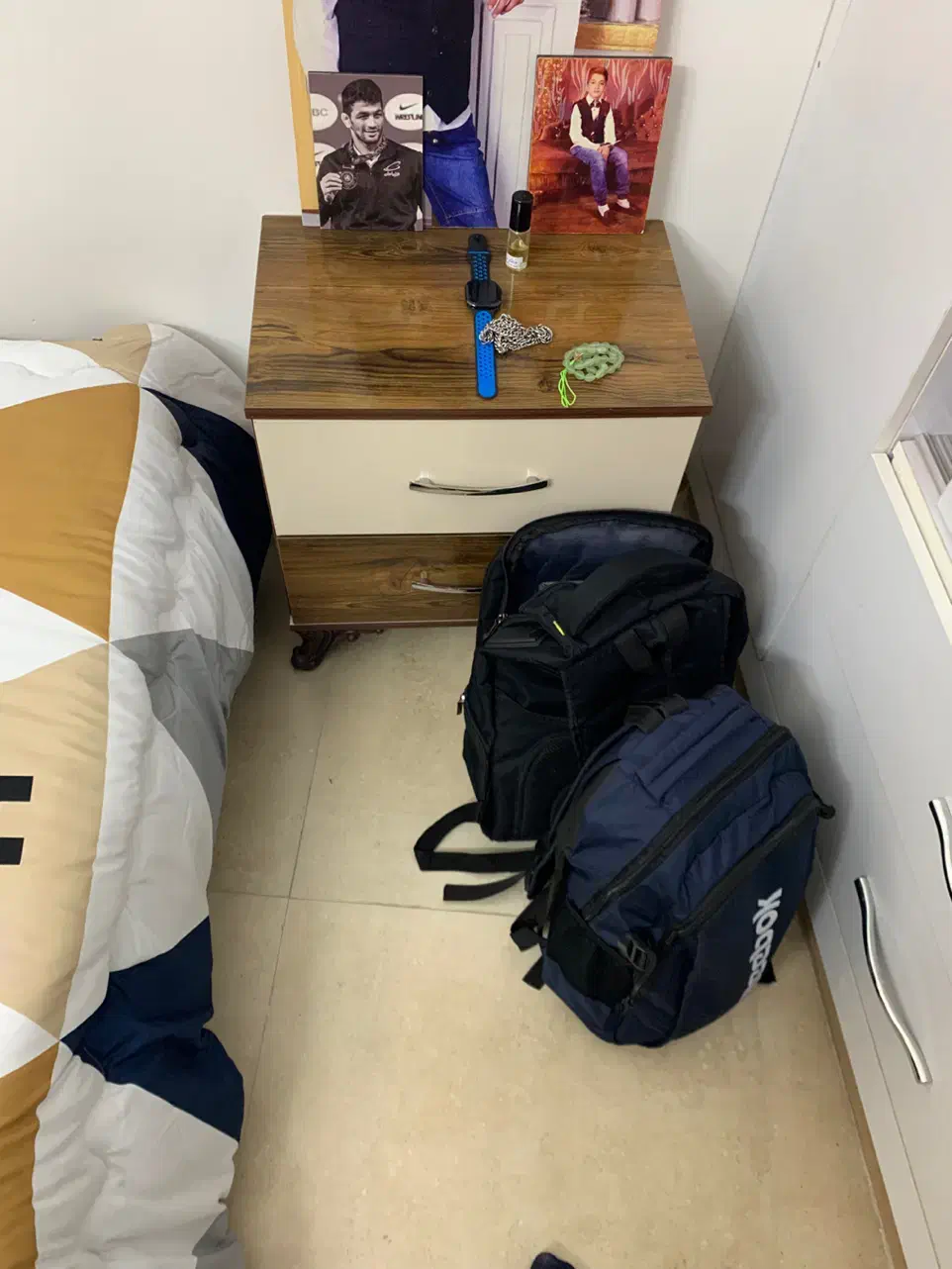 تخت یک نفره نو به همراه تشک نو و کنار تختی|تخت و سرویس خواب|آمل, |دیوار