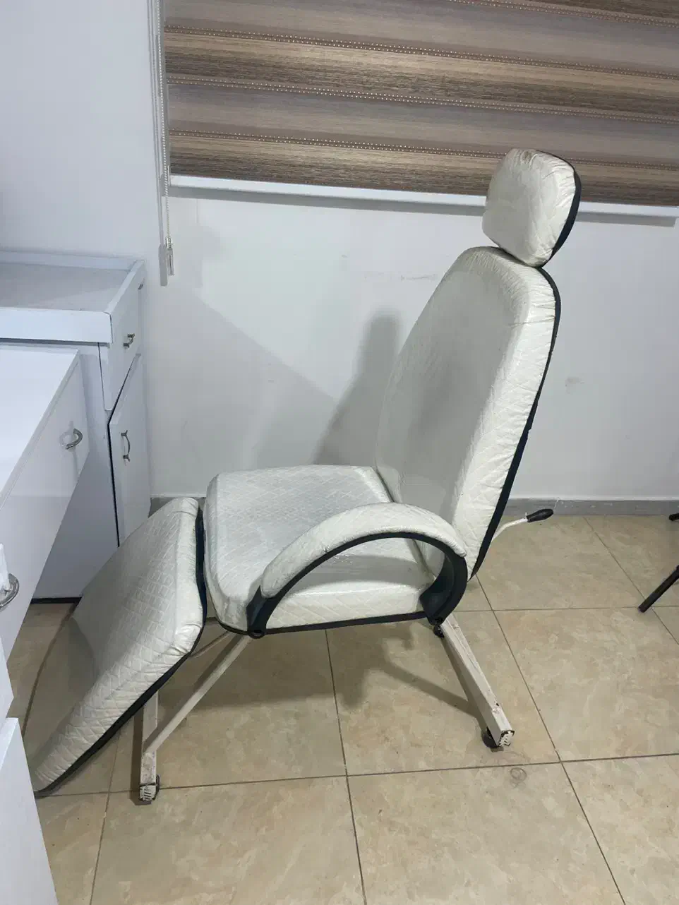 دکور و لوازم ارایشگاه زنانه و مردانه|آرایشگاه و سالن‌های زیبایی|رشت, صفاری|دیوار