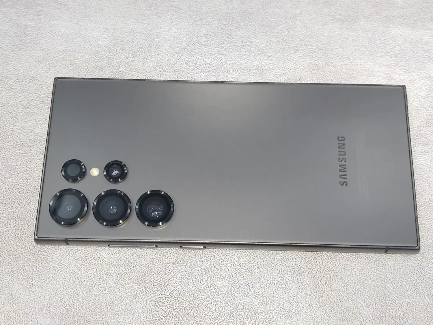 اس ۲۴ اولترا|موبایل|زیویه, |دیوار