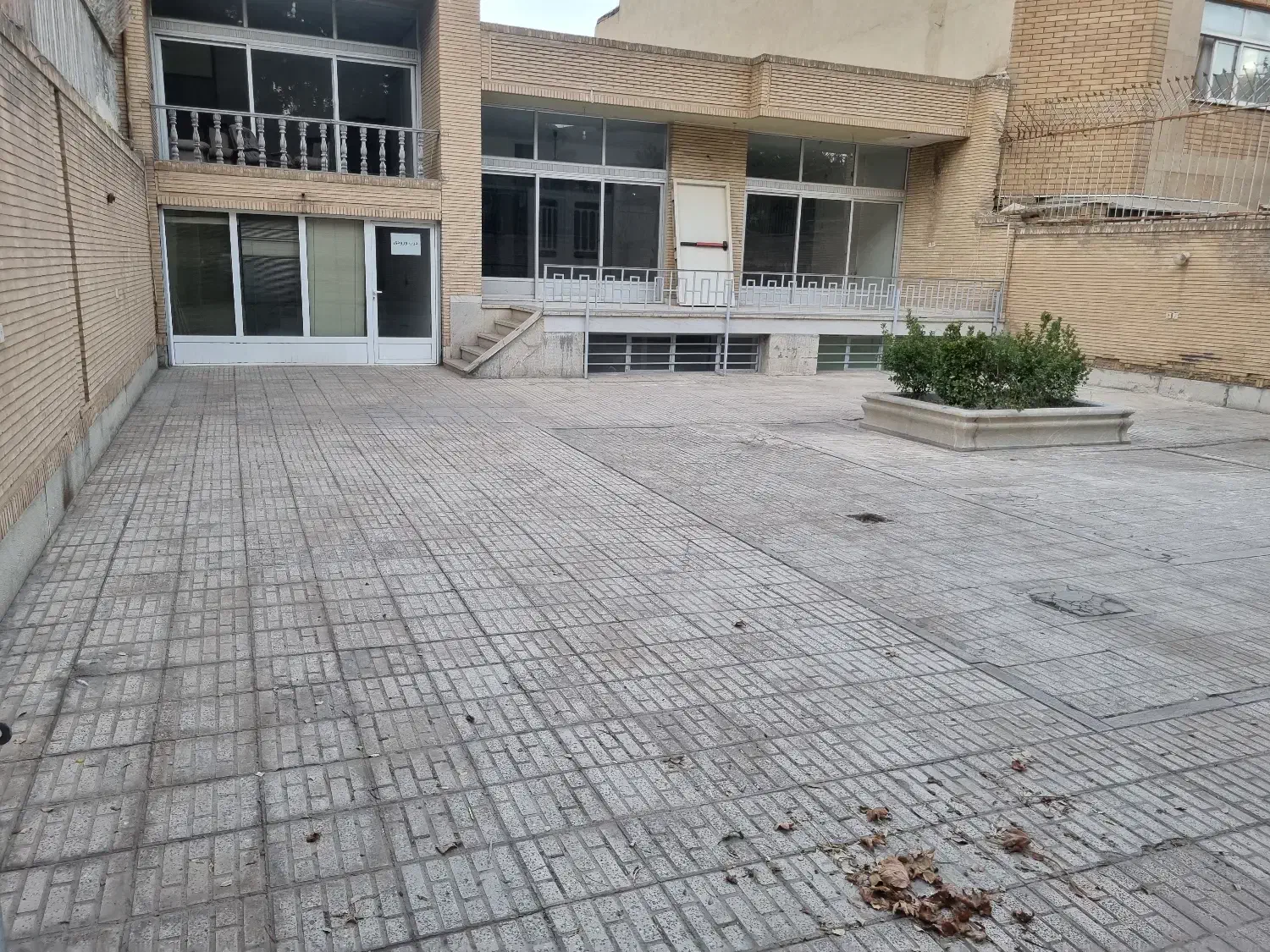 فروش خانه ی ۴۸۰ متری ویلایی بازسازی شده ی با صفا|فروش زمین و ملک کلنگی|اصفهان, همدانیان|دیوار