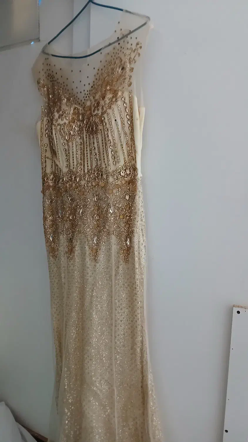 لباس مجلسی|لباس|سبزوار, قصبه اب یمین|دیوار