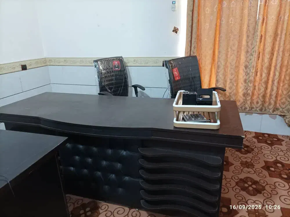 دو عدد میز دوتا صندلی چرخ دار و سه صندلی تکی|مبلمان خانگی و میز عسلی|جیرفت, |دیوار