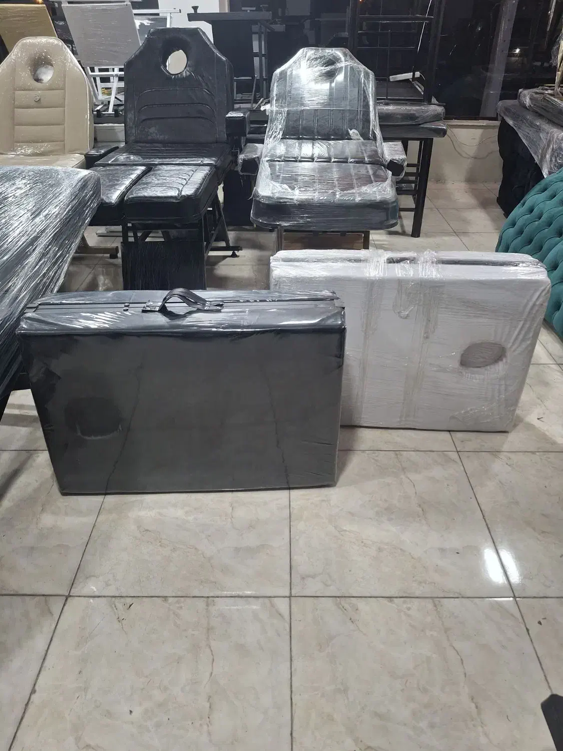 تخت ماساژ چمدونی|آرایشگاه و سالن‌های زیبایی|رشت, امین الضرب|دیوار