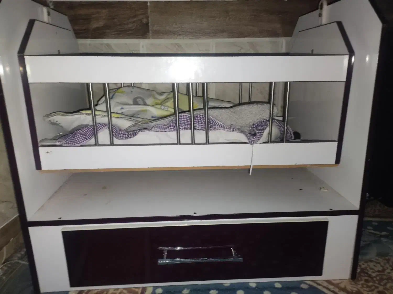 تخت و گهواره|تخت و صندلی بچه|فیروزآباد (فارس), |دیوار