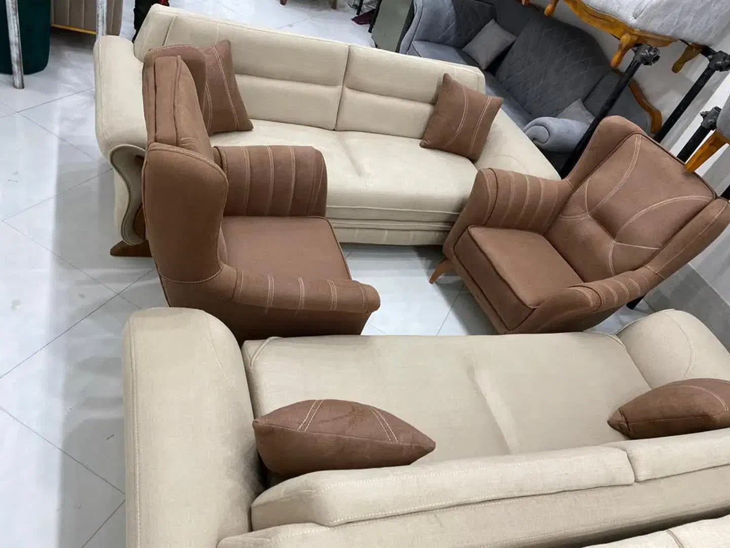 مبل کاشمر همه جوره همراه مشتری|مبلمان خانگی و میز عسلی|کاشمر, |دیوار