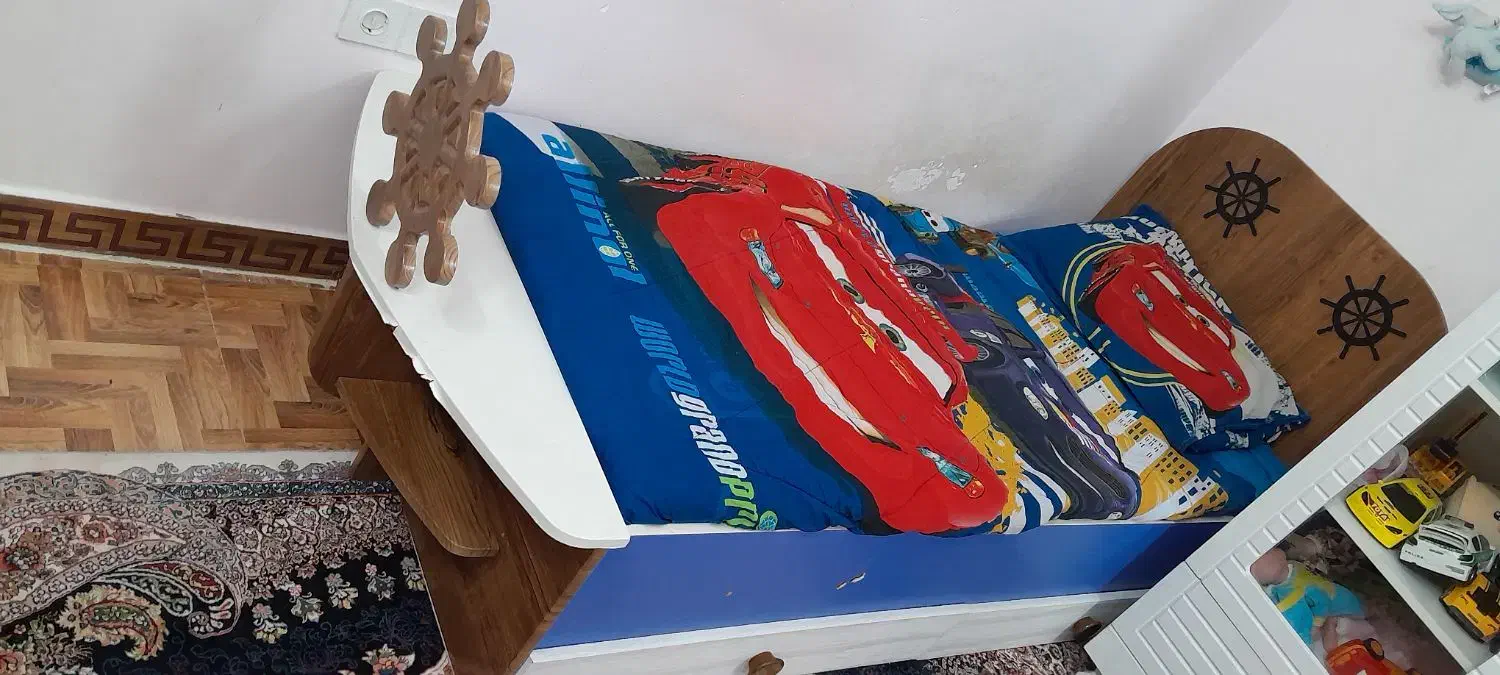 تخت یک نفره مناسب نوجوان در حد نو|تخت و سرویس خواب|گرمسار, |دیوار