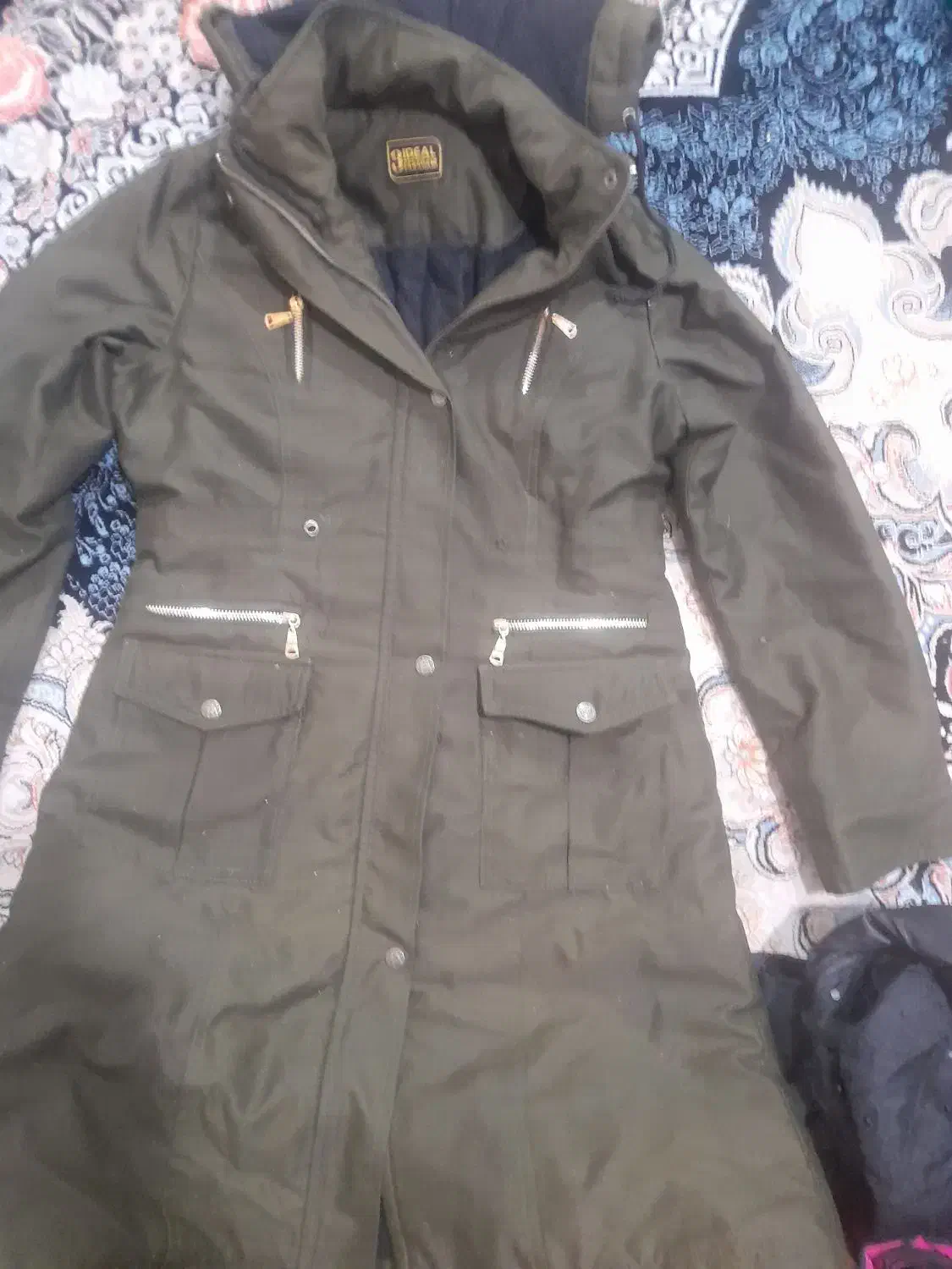 کت باند سبز بسیار نو وسالم تو عکس خوب نیفتاده|لباس|الشتر, |دیوار