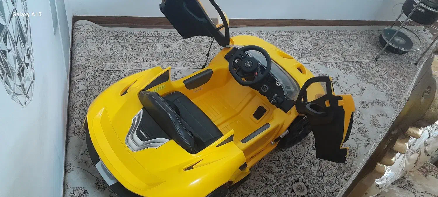 ماشین برقی مناسب هدیه کریسمس|اسباببازی بچه|اندیشه, اندیشه فاز ۴|دیوار