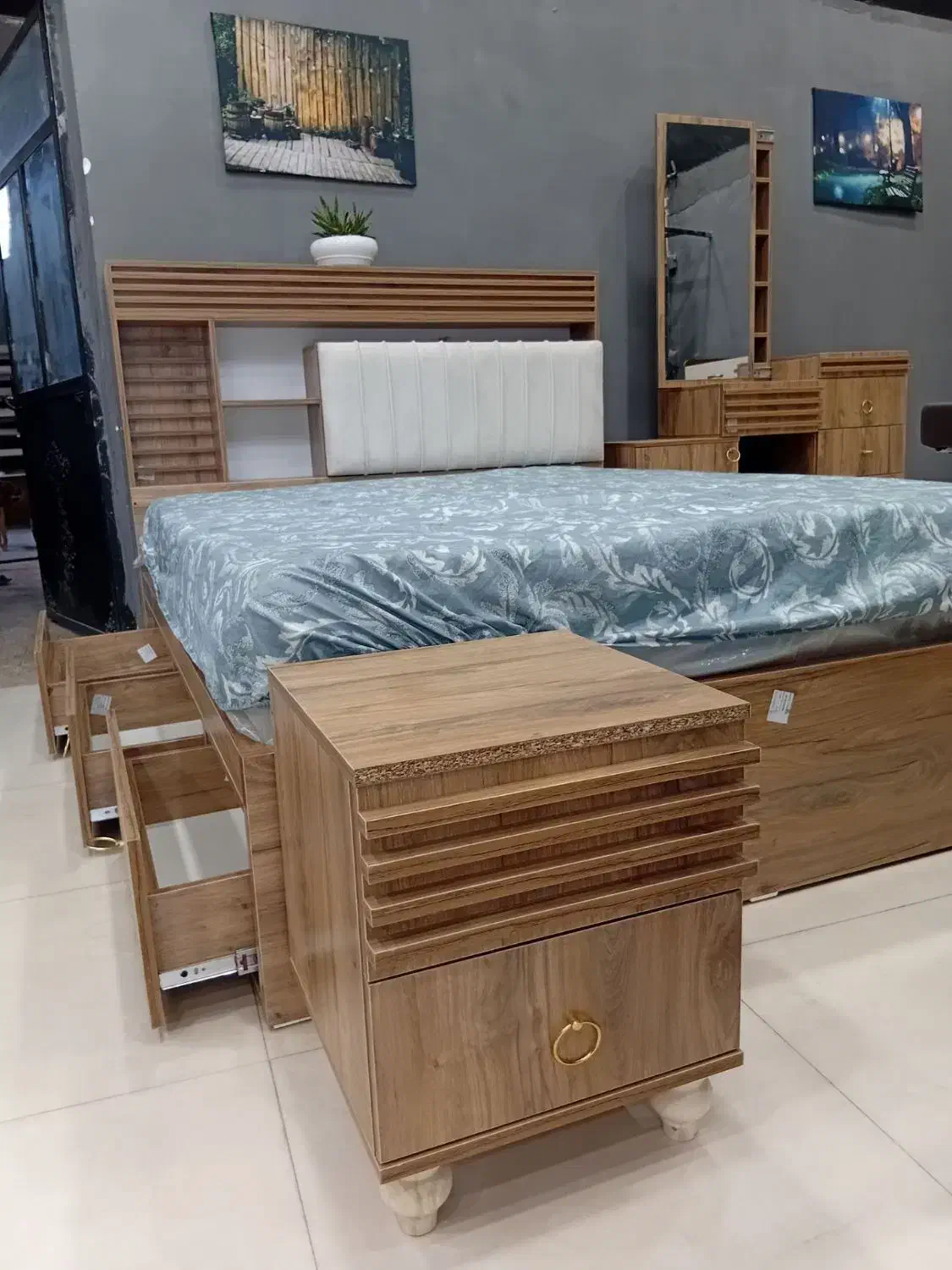 خانواده بزرگ آتی چوب|تخت و سرویس خواب|مشهد, گرجی علیا|دیوار