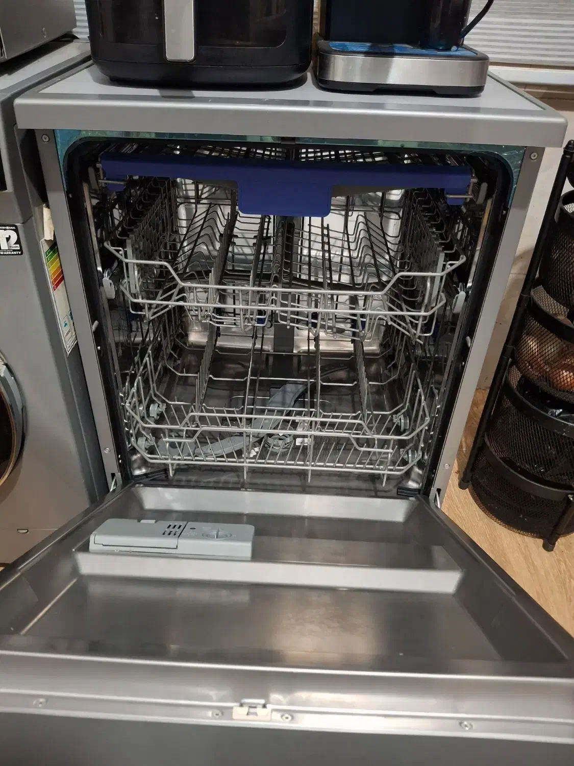 ماشین ظرفشویی کاملا سالم|ماشین ظرفشویی|رشت, جانبازان|دیوار