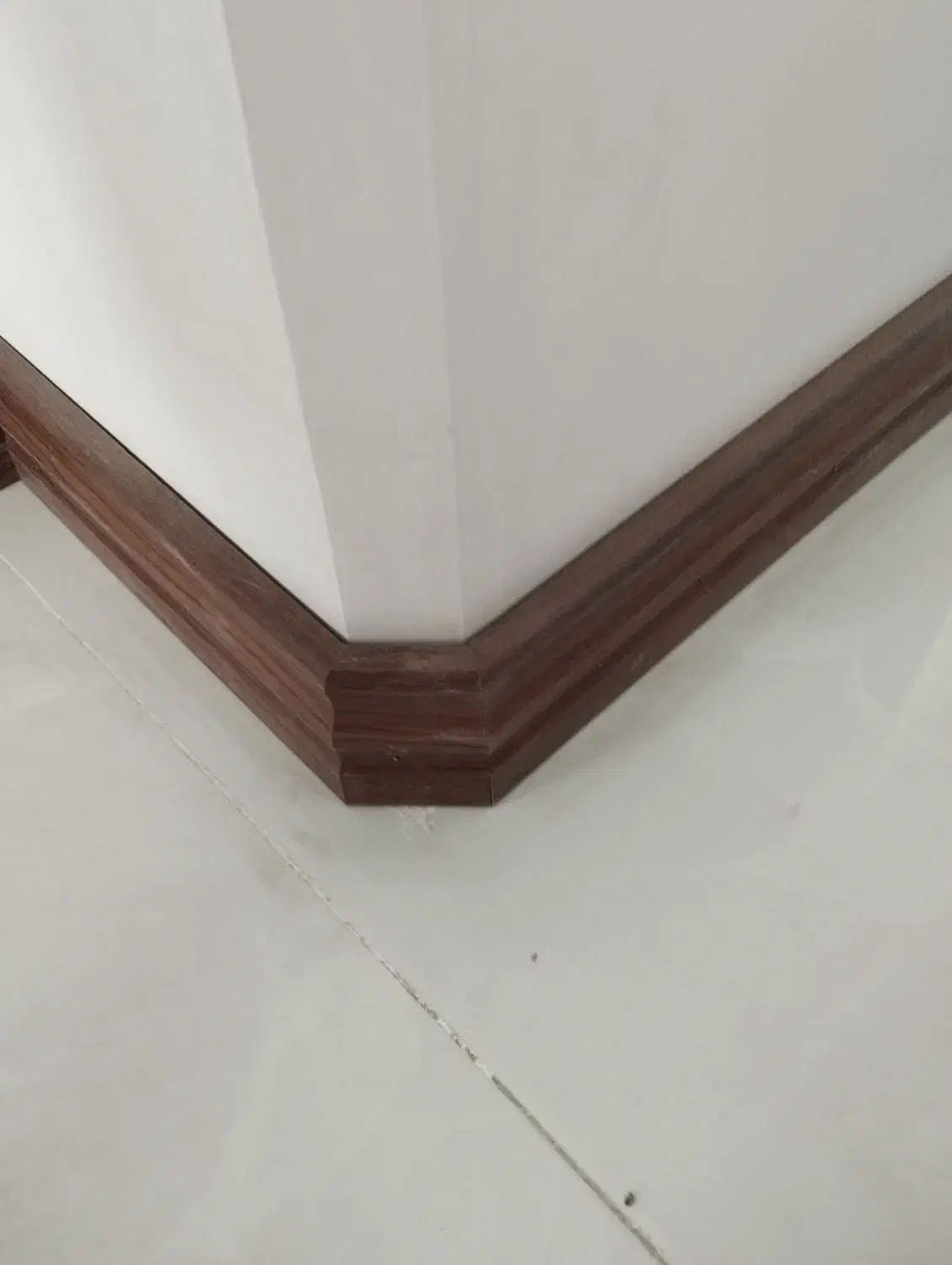 نصب قرنیز پی وی سی ۹ سانتی|خدمات پیشه و مهارت|تهران, شمشیری|دیوار