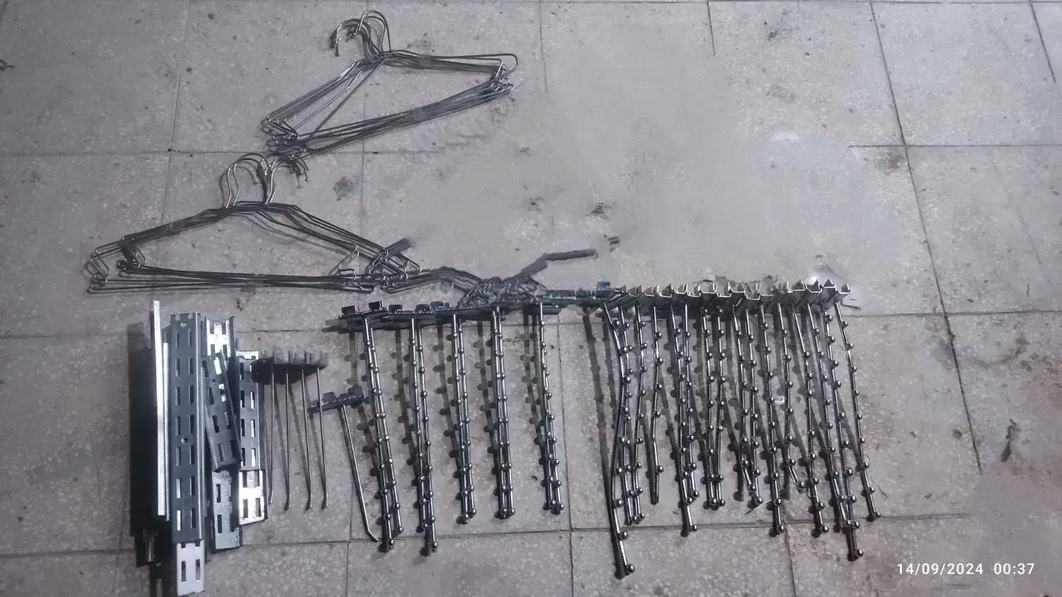 آویز تیله ایی|بندرخت و رخت‌آویز|یزد, |دیوار