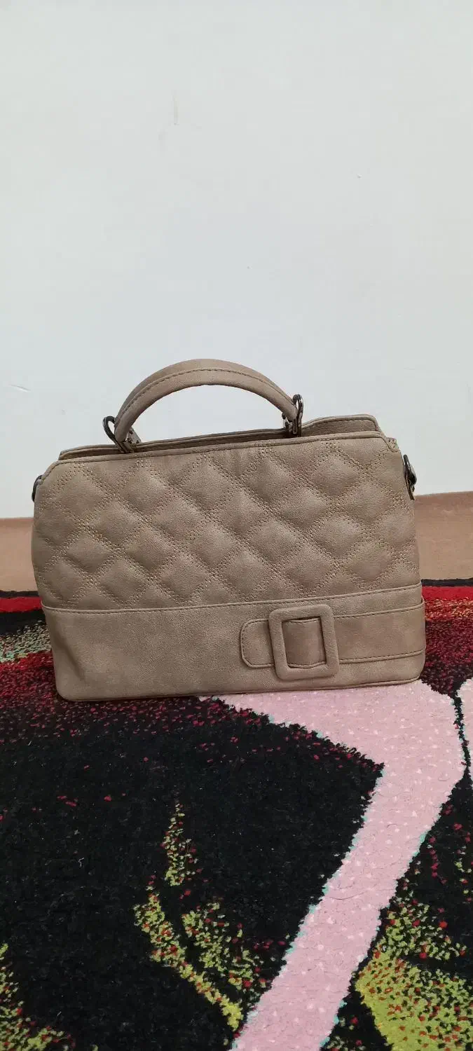 تعدادی کیف درحد نو|کیف، کفش، کمربند|شیروان (خراسان), |دیوار