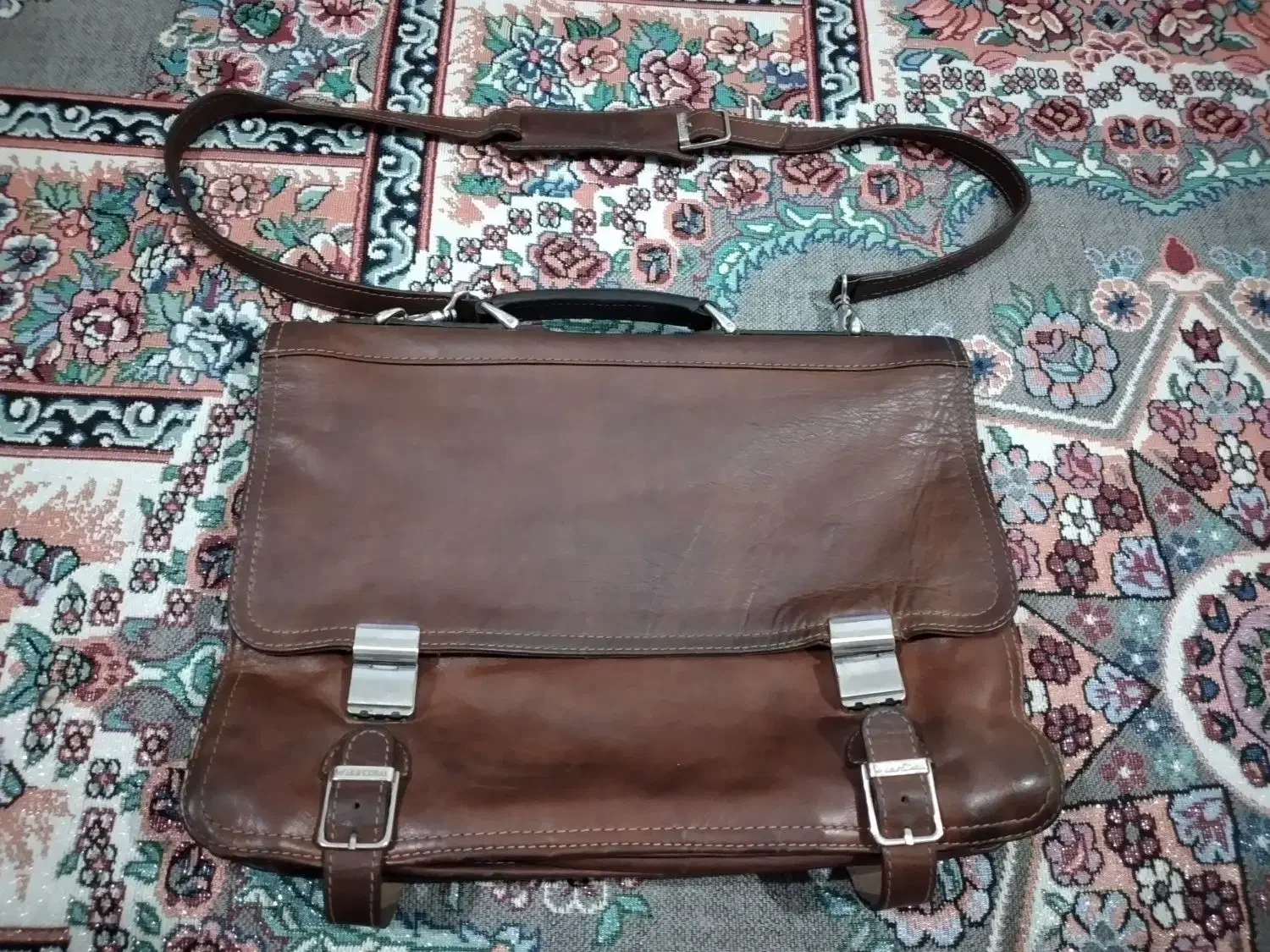 کیف چرمی رمز دار|کیف، کفش، کمربند|پرند, فاز ۵|دیوار