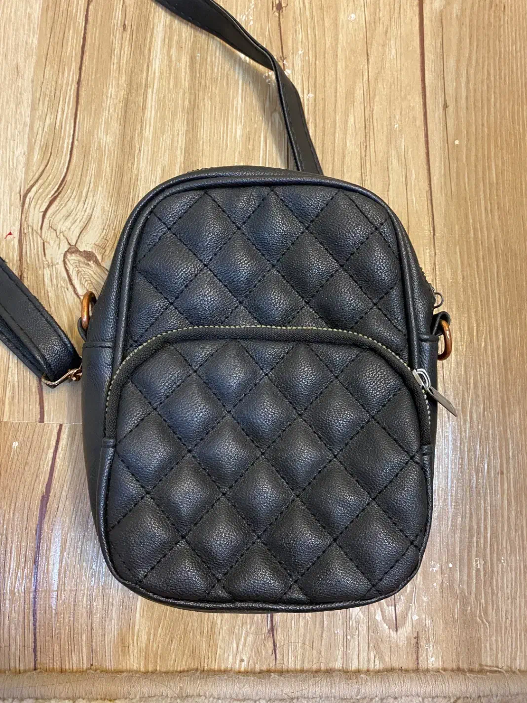 کیف دوشی|کیف، کفش، کمربند|اسفراین, |دیوار