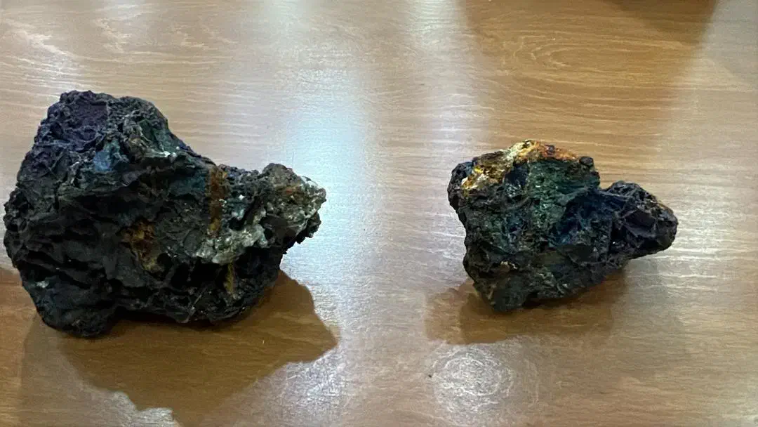 شهاب سنگ|کلکسیون اشیاء عتیقه|پرند, فاز ۶|دیوار