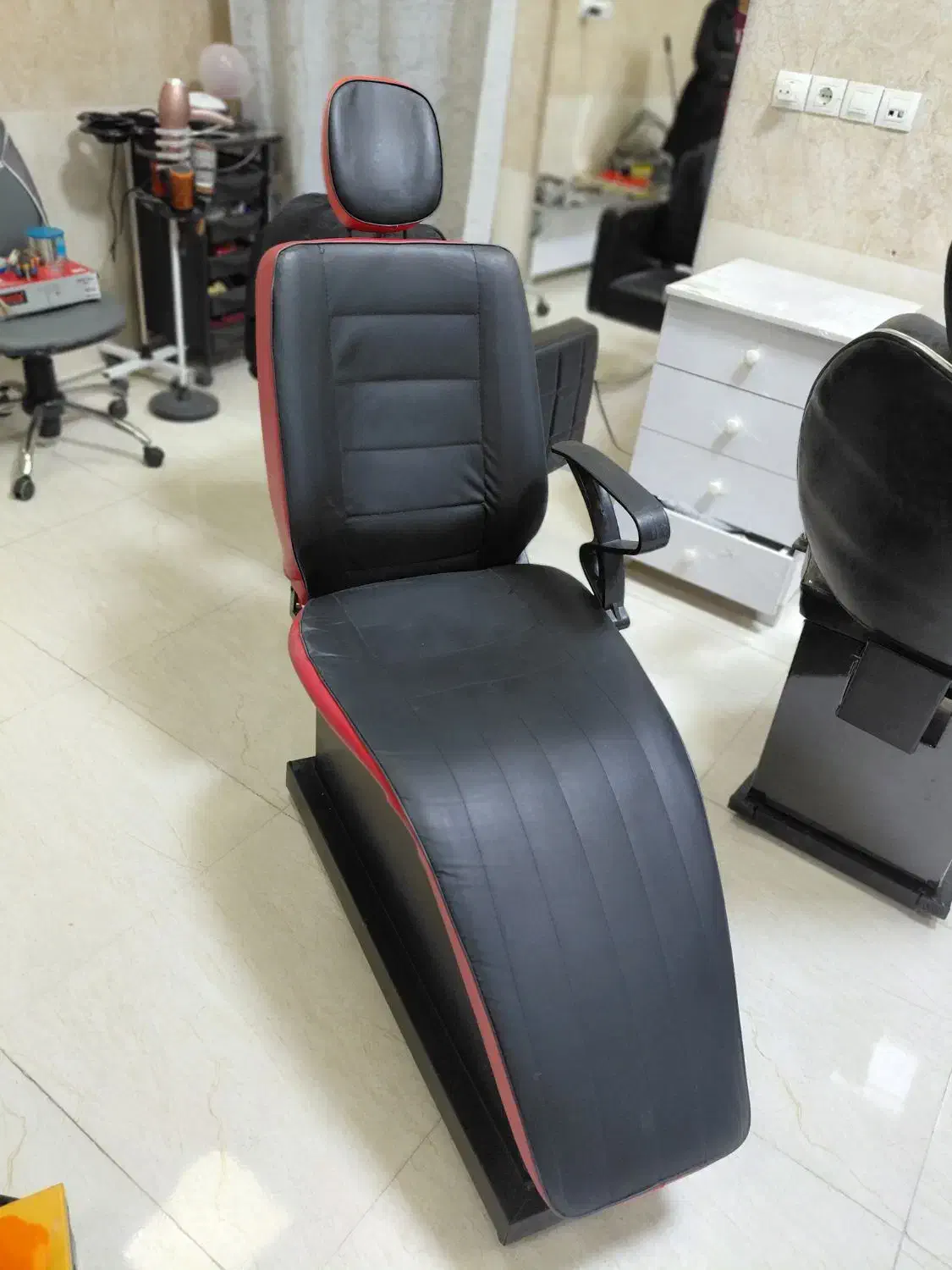 صندلی آرایش|آرایشگاه و سالن‌های زیبایی|کرمانشاه, |دیوار