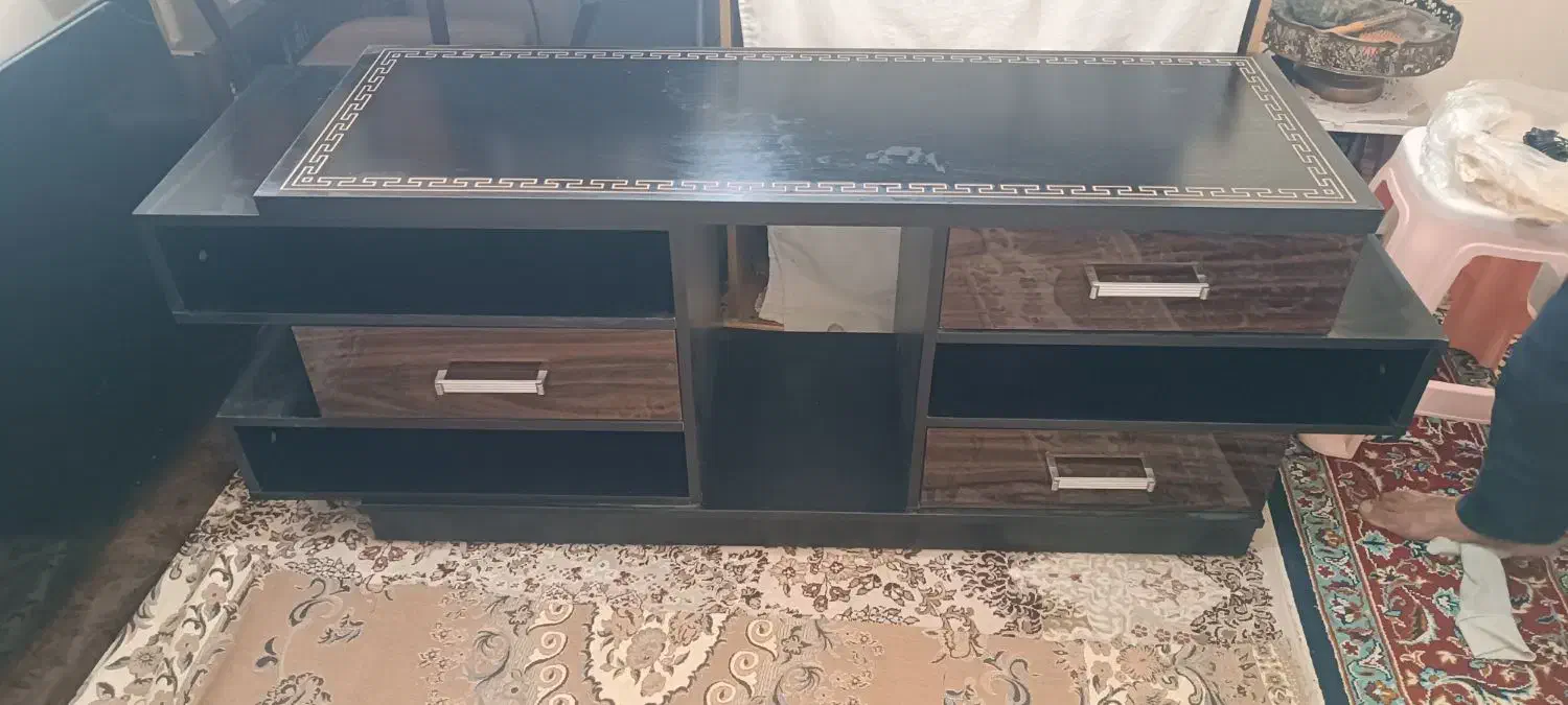 میز تلویزیون در حد نو سالم و تمیز|میز تلویزیون|ابهر, |دیوار