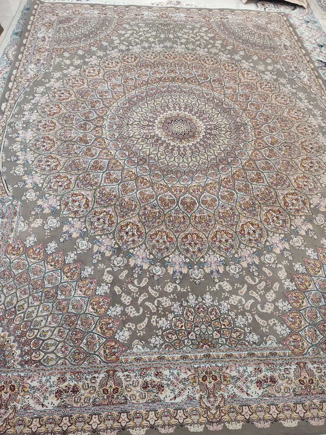 یک جفت فرش ۹متری  اکباتان  ۷۰۰شانه سالم|فرش|برخوار, |دیوار